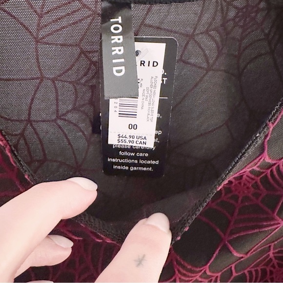 Torrid Flocked Mesh Long Sleeve Top Spider Webs Halloween Cropped Spooky - Picture 4 of 7